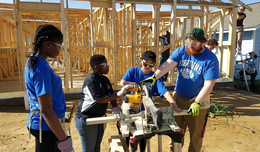 4 Augsburg students working together on a Habitat project