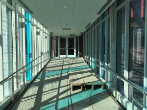 Skyway interior facing the doors to the Hagfors Center