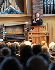 Gloria Steinem speaks in Hoversten Chapel