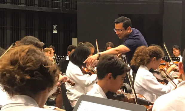 Rafael Rodriguez conducting an ensemble