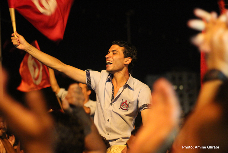 A Tunisian man waves a red flag