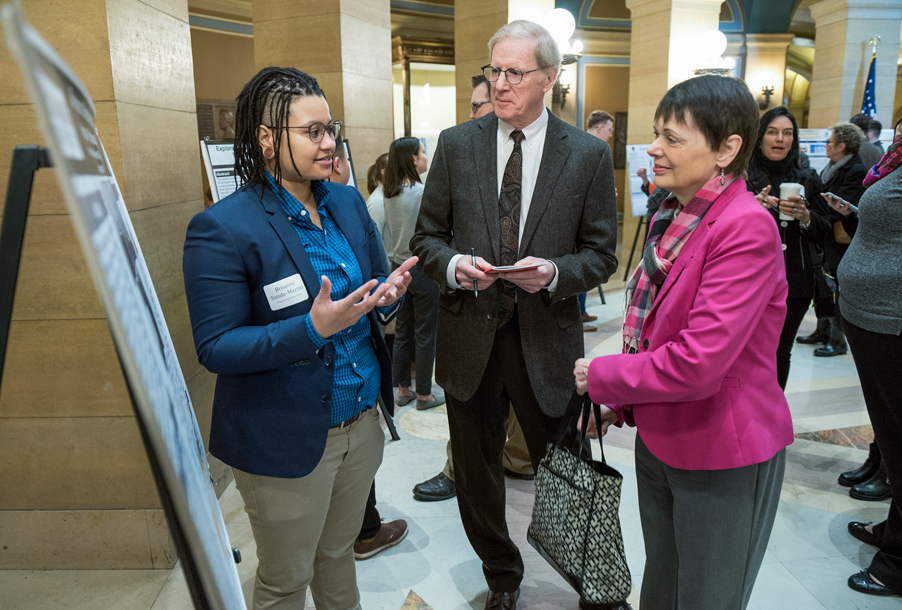 Psychology student Sande-Martin presented her research on “The Impact of Smartphone Notifications on Proofreading Accuracy.”