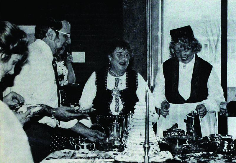 Augsburg_Associates_Archive_Velkommen Jul Augsburg Associates oversee food and drinks at Velkommen Jul in 1992.