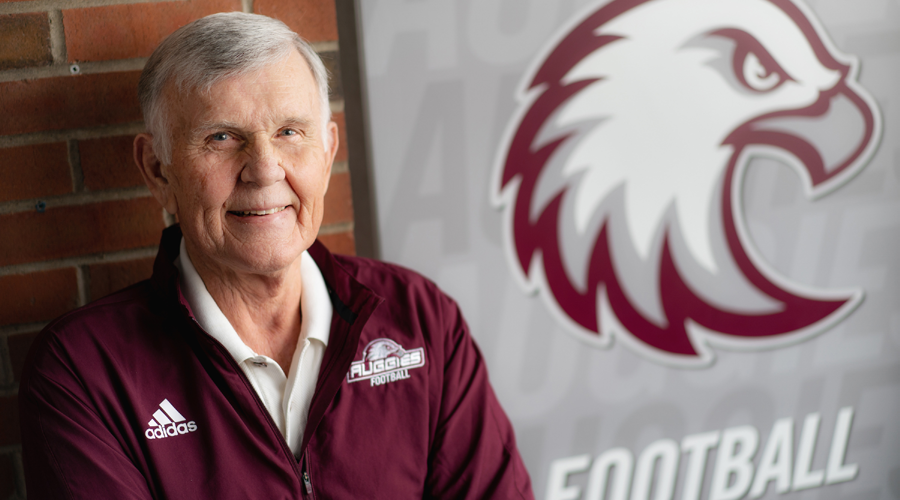 Portrait of Jack Osberg in front of an Augsburg football banner