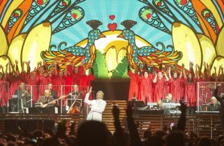 The Augsburg Choir joins Barry Manilow on stage