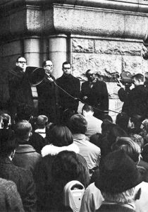 Augsburg students demonstrate in support of civil rights at the Hennepin County Courthouse, March 15, 1965. Augsburg University Archives.